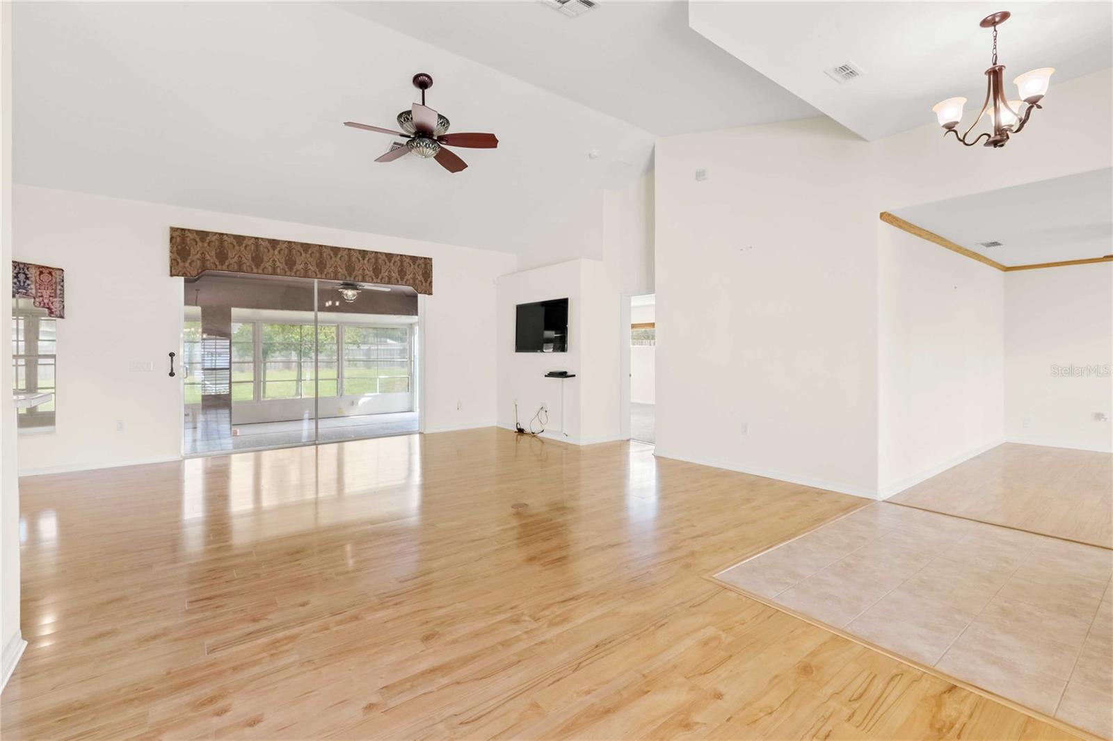 12404 PALM RIDGE DR