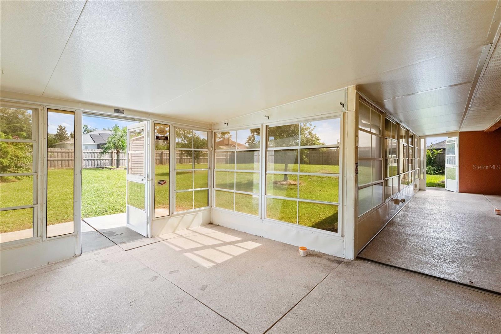 12404 PALM RIDGE DR