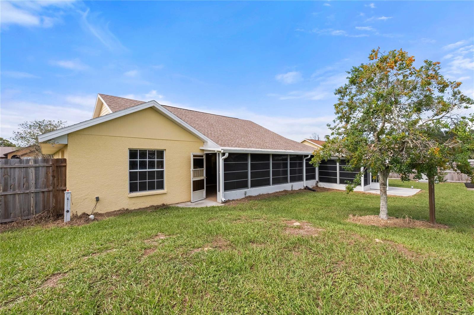 12404 PALM RIDGE DR