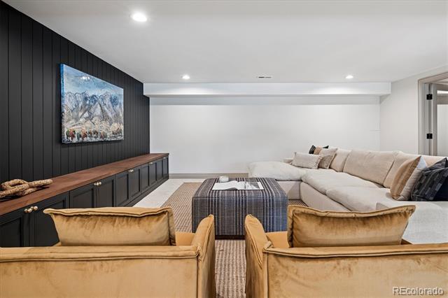 5290 E Nassau Circle