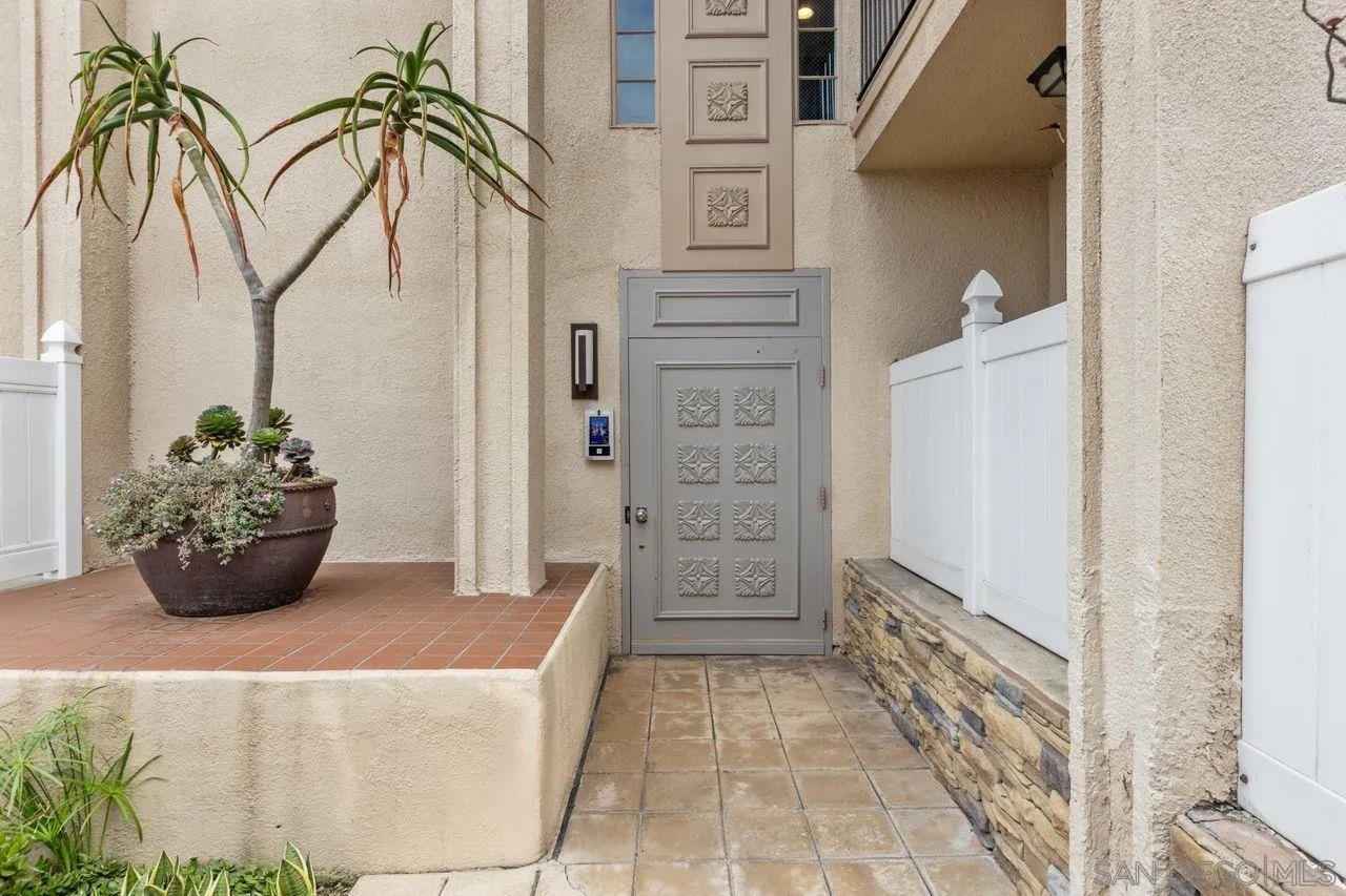 370 Rosecrans St Unit 302