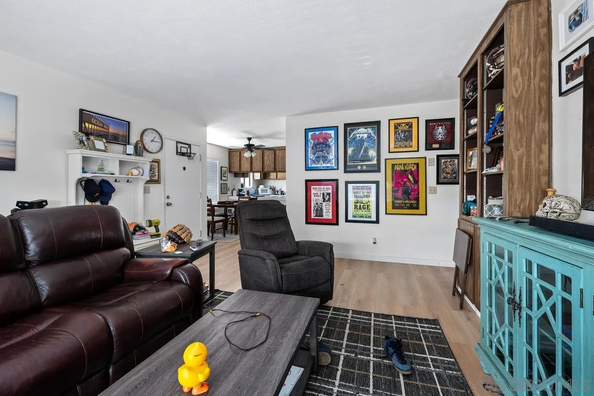 2735-37 Teresita St