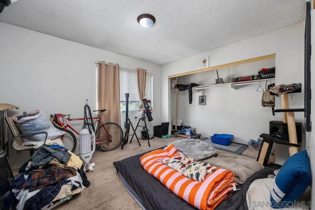 2735-37 Teresita St