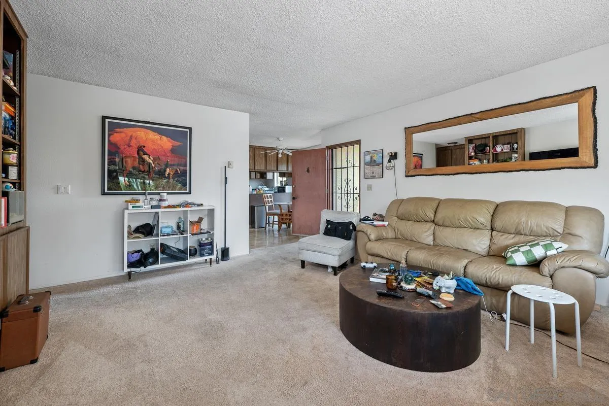 2735-37 Teresita St