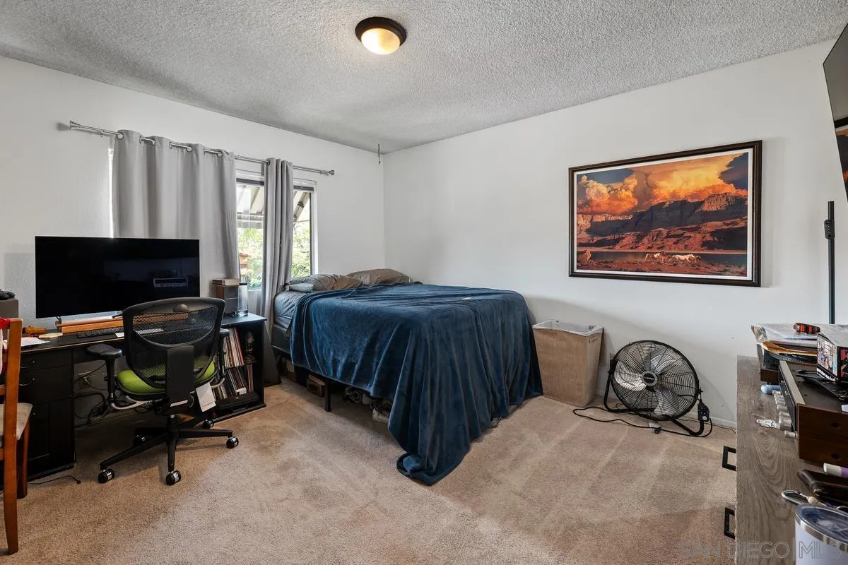 2735-37 Teresita St