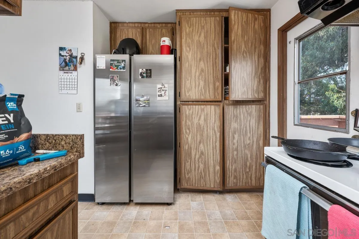 2735-37 Teresita St