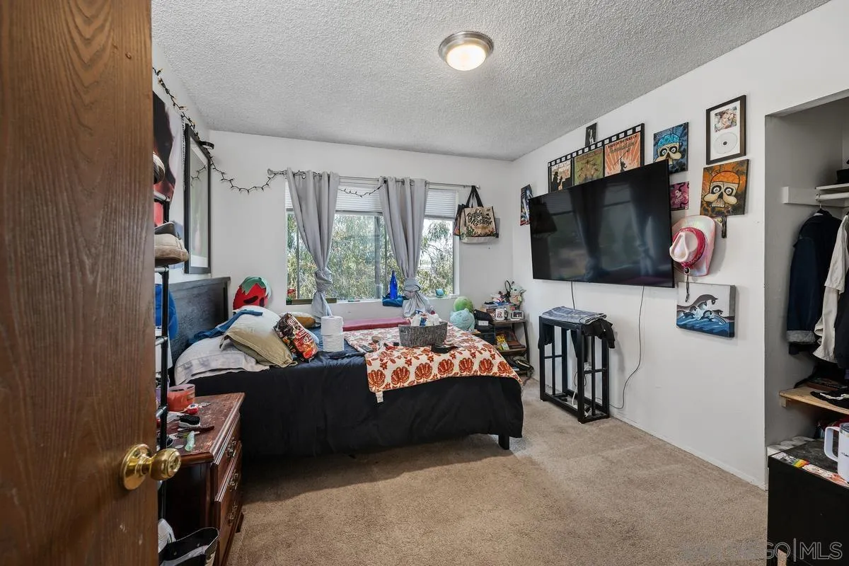 2735-37 Teresita St