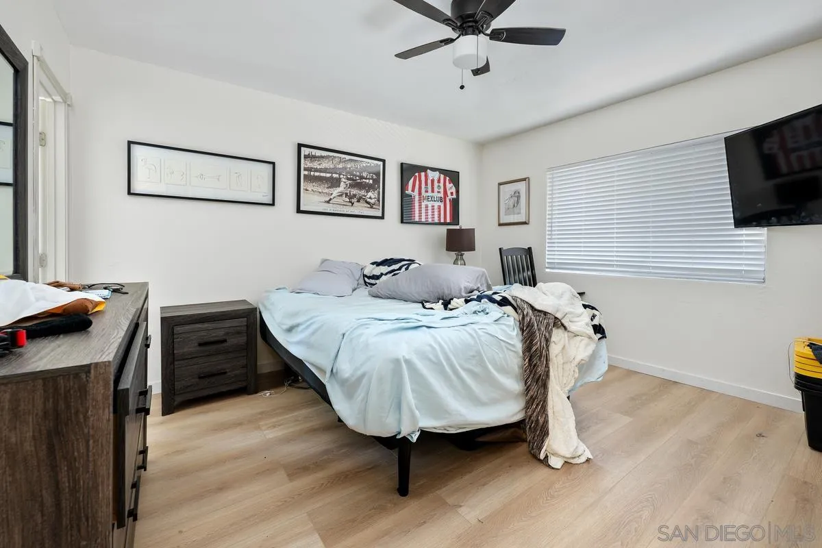 2735-37 Teresita St