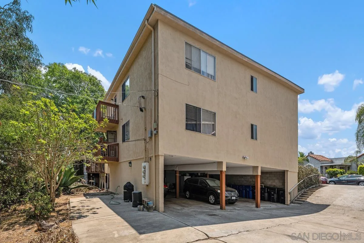 2735-37 Teresita St
