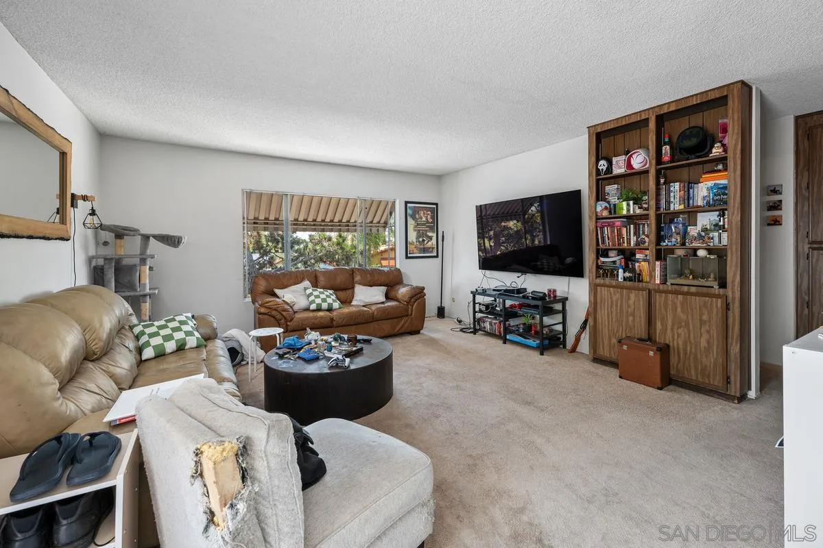 2735-37 Teresita St
