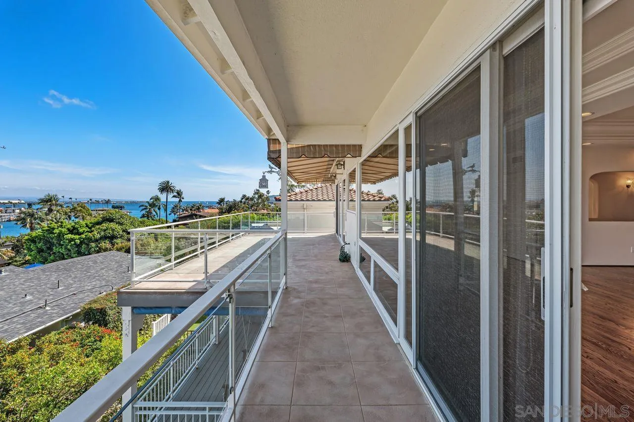 595 Rosecrans Street