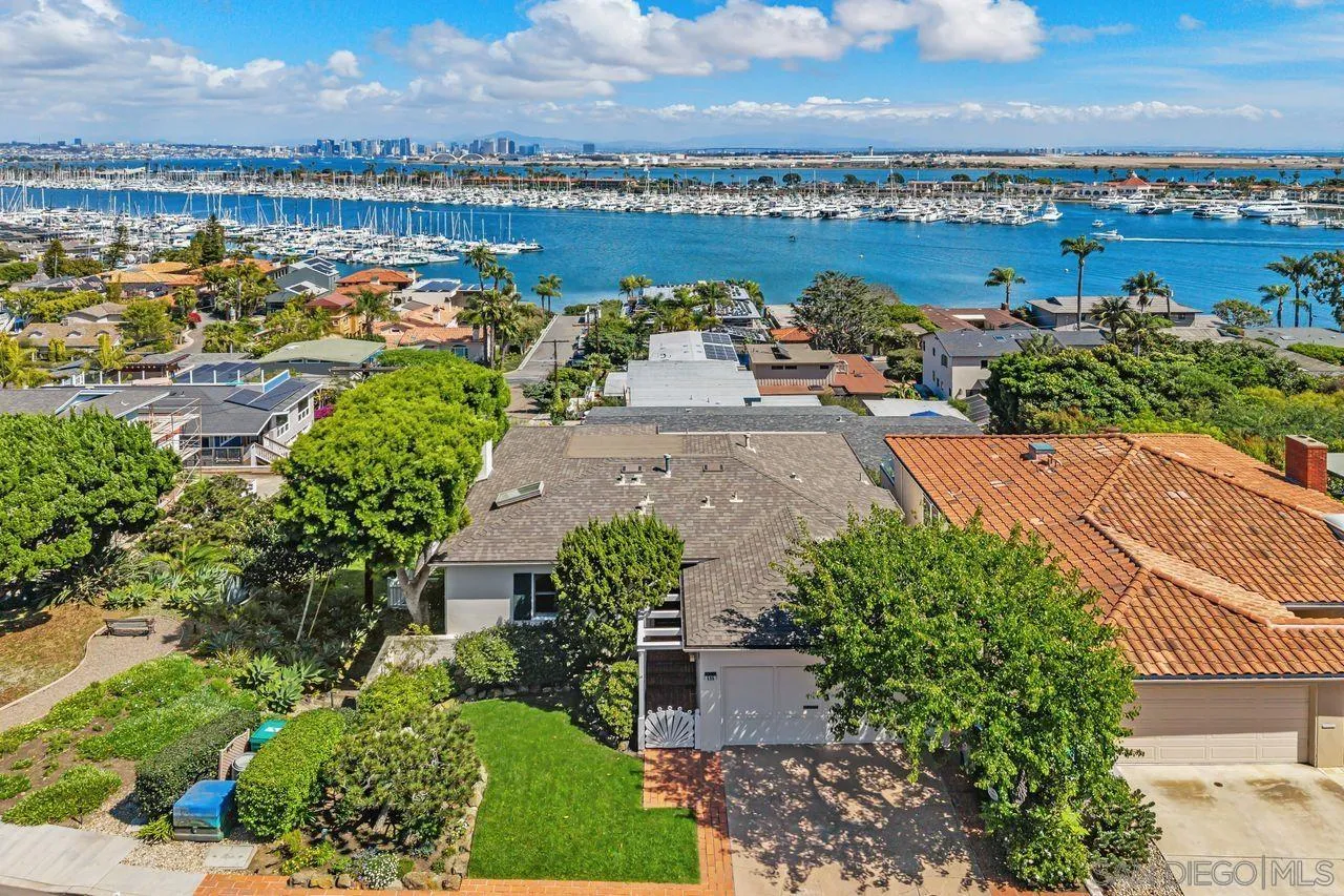 595 Rosecrans Street