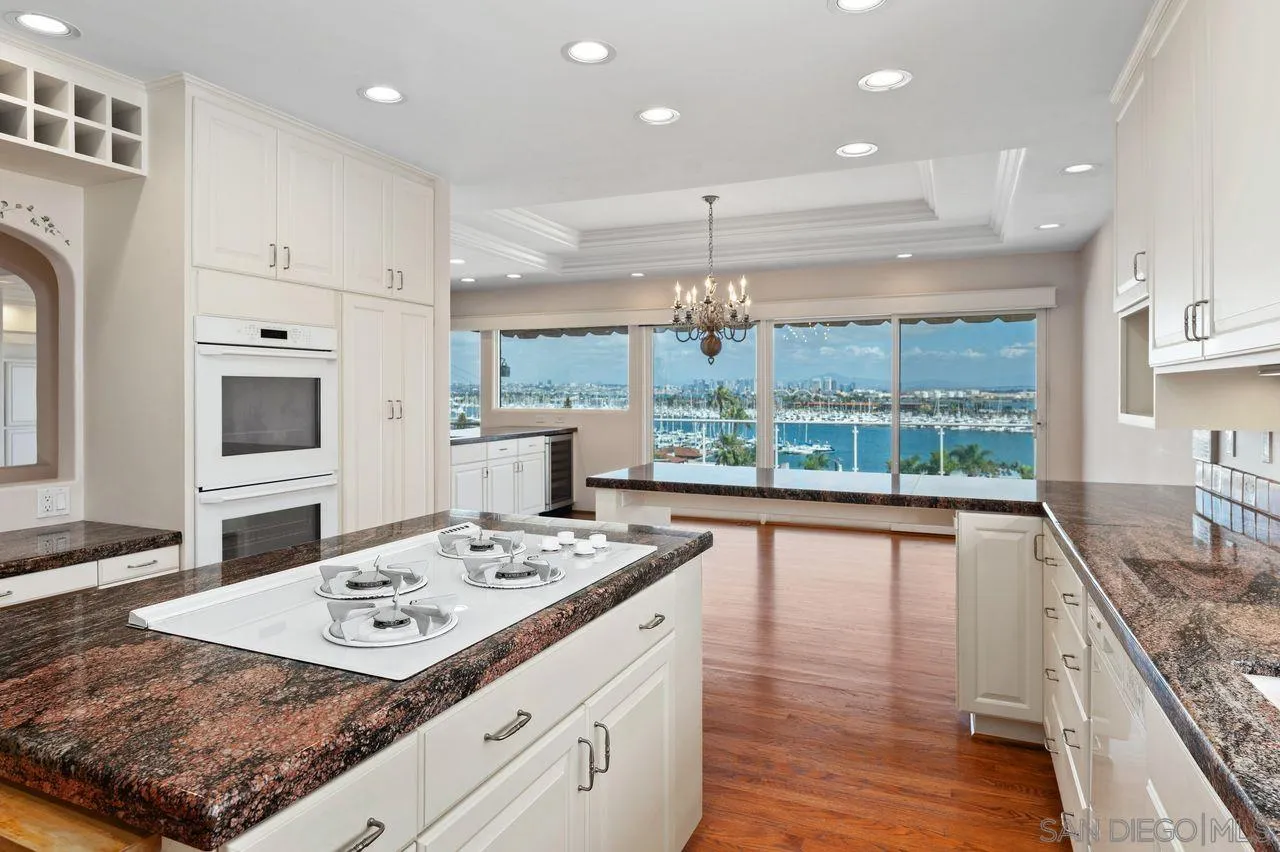 595 Rosecrans Street