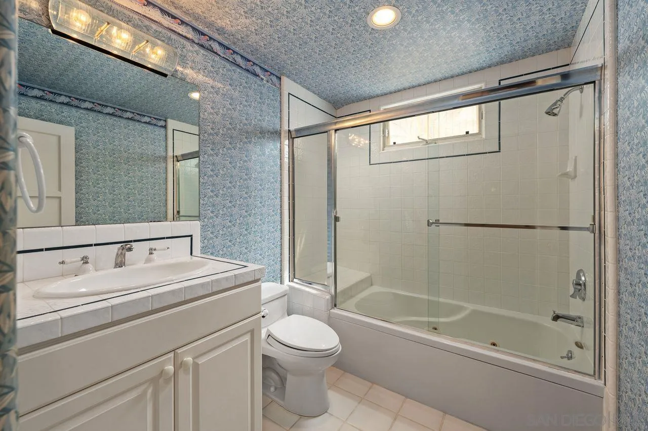 595 Rosecrans Street