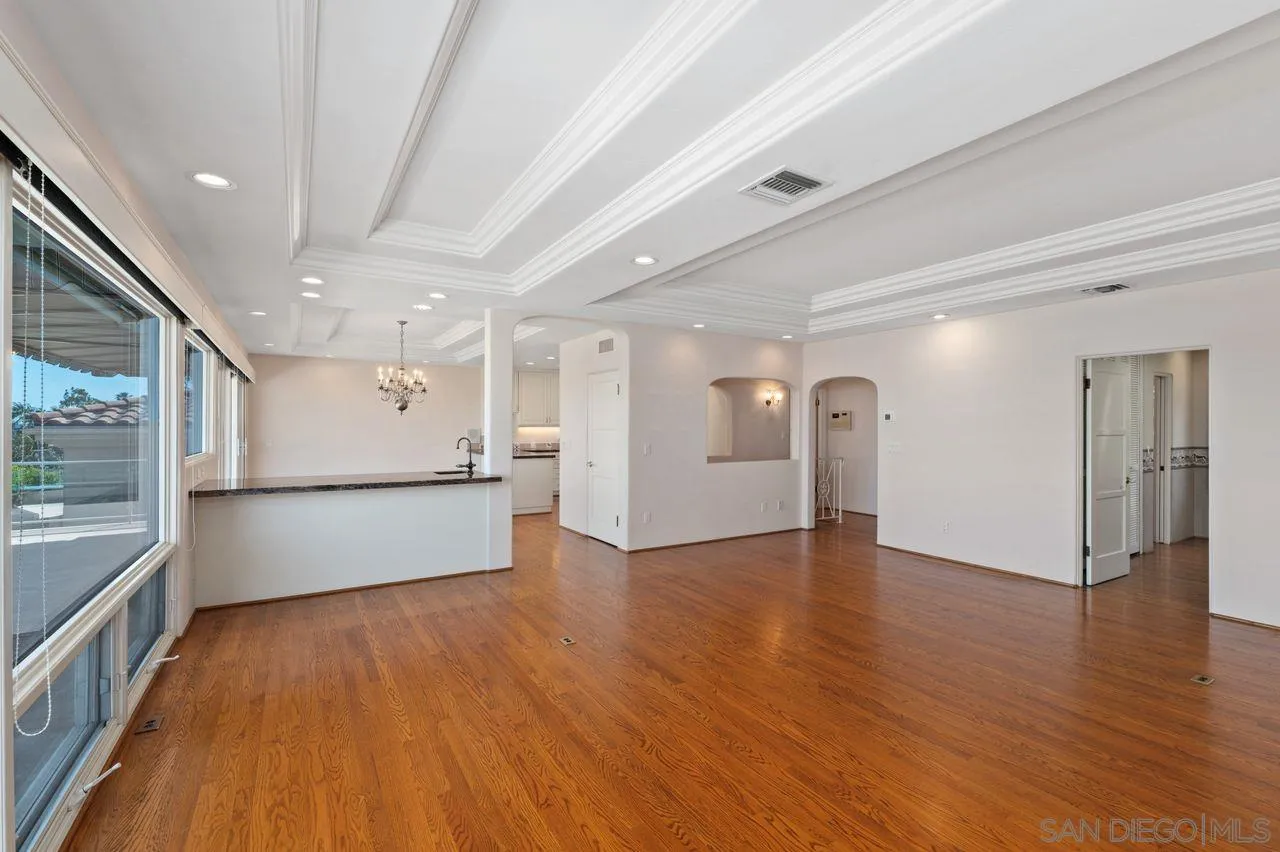 595 Rosecrans Street