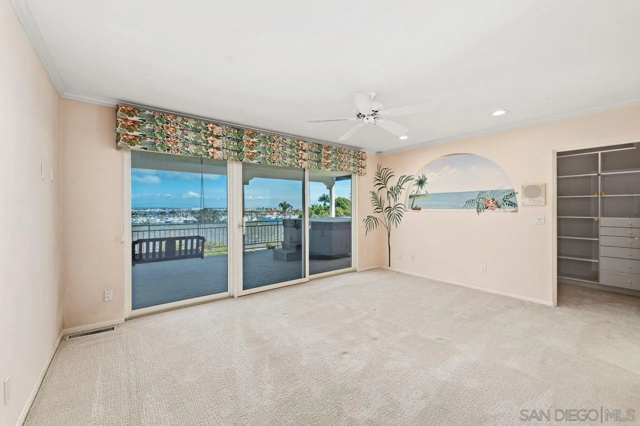 595 Rosecrans Street