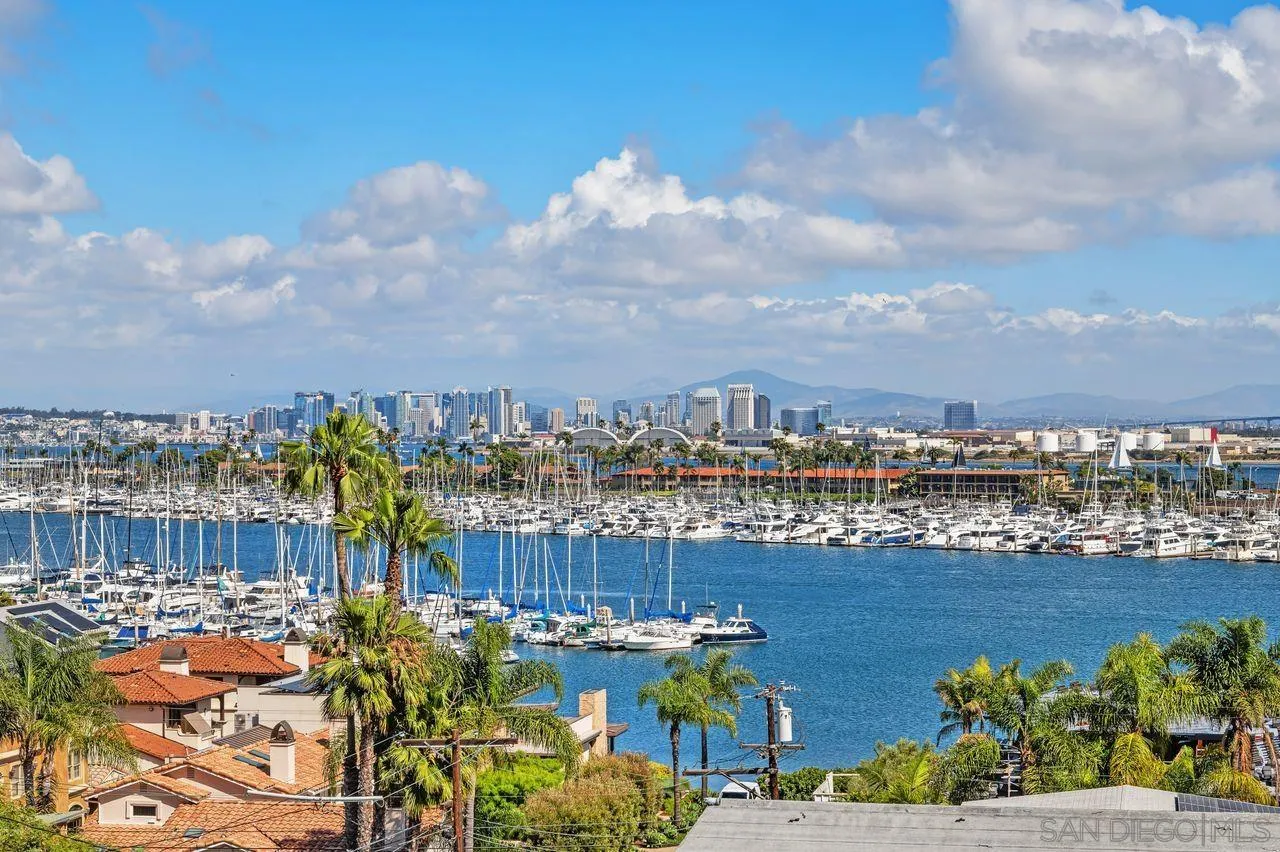 595 Rosecrans Street