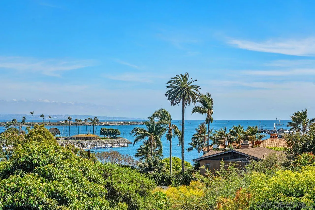 595 Rosecrans Street