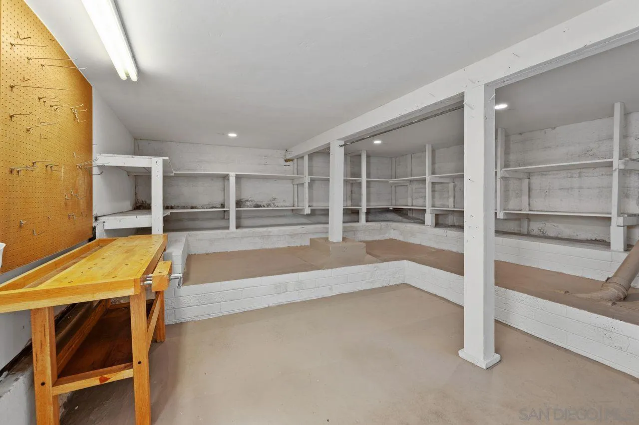 595 Rosecrans Street