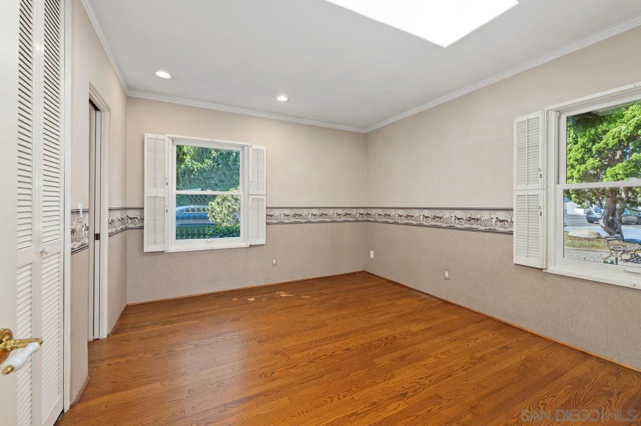 595 Rosecrans Street