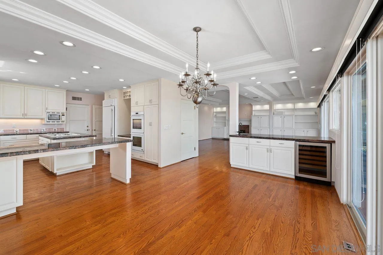 595 Rosecrans Street