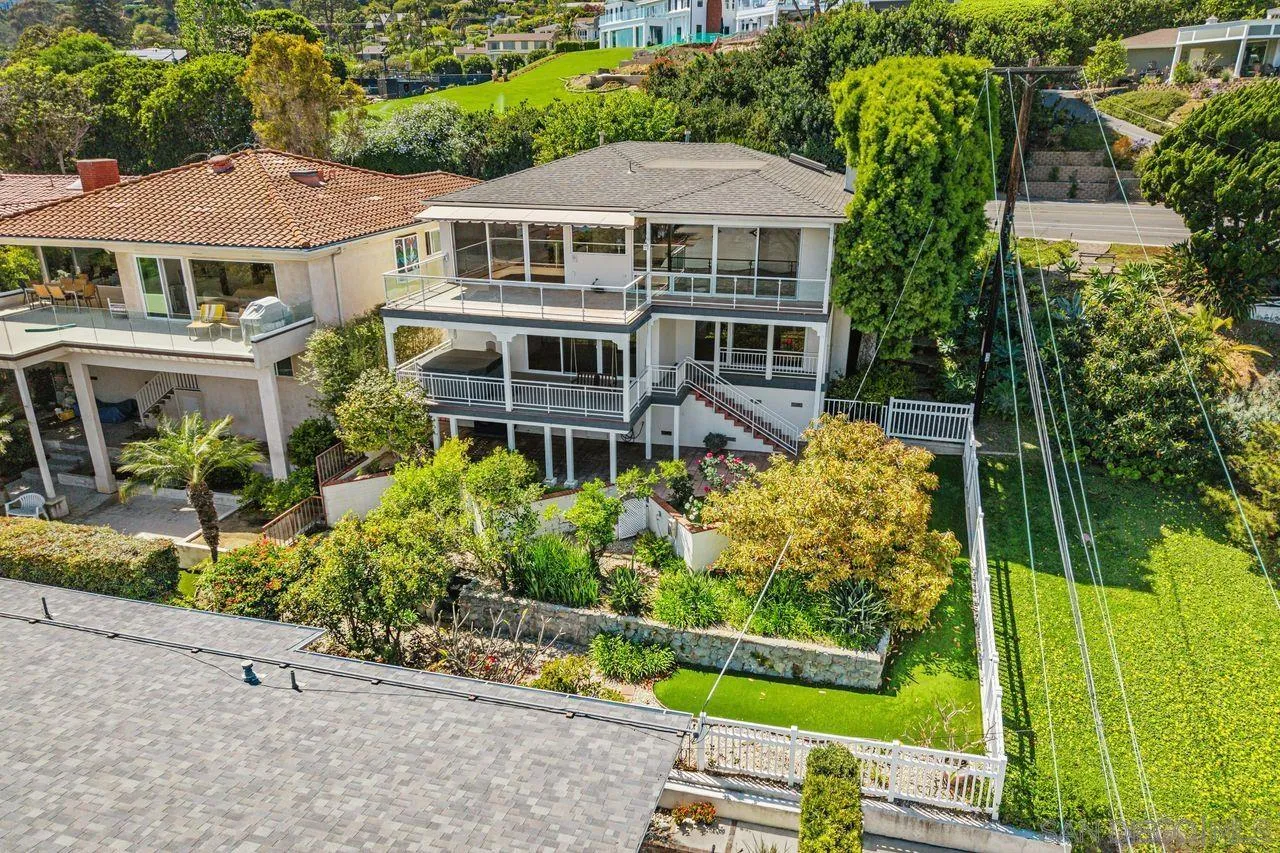 595 Rosecrans Street