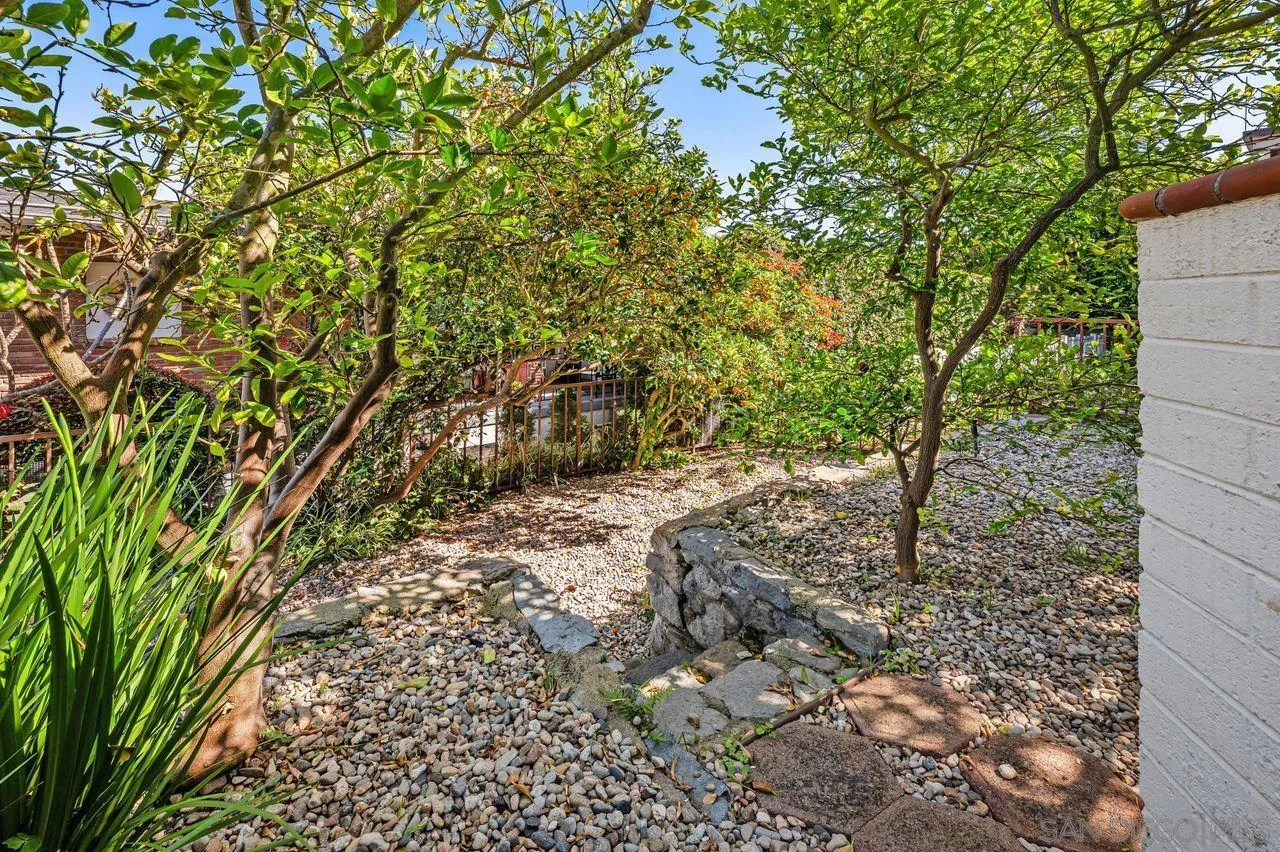 595 Rosecrans Street