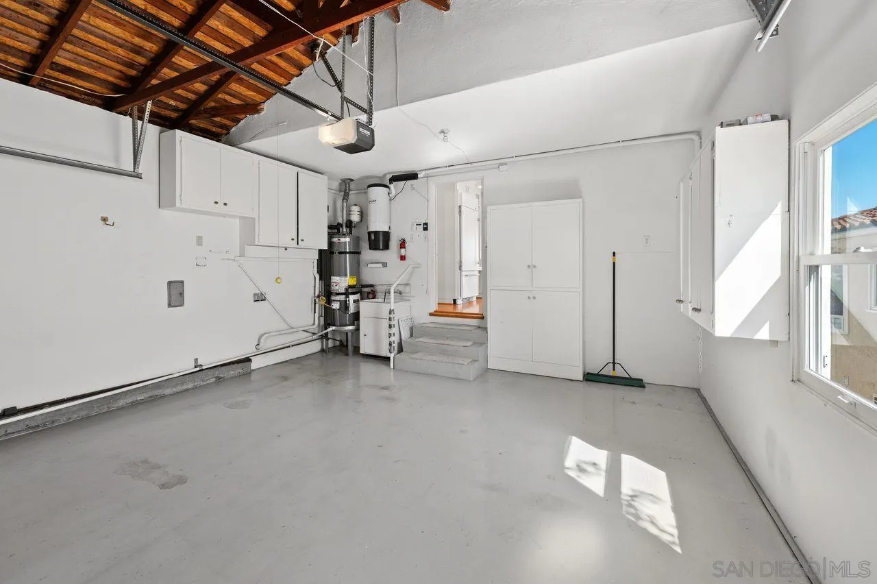 595 Rosecrans Street