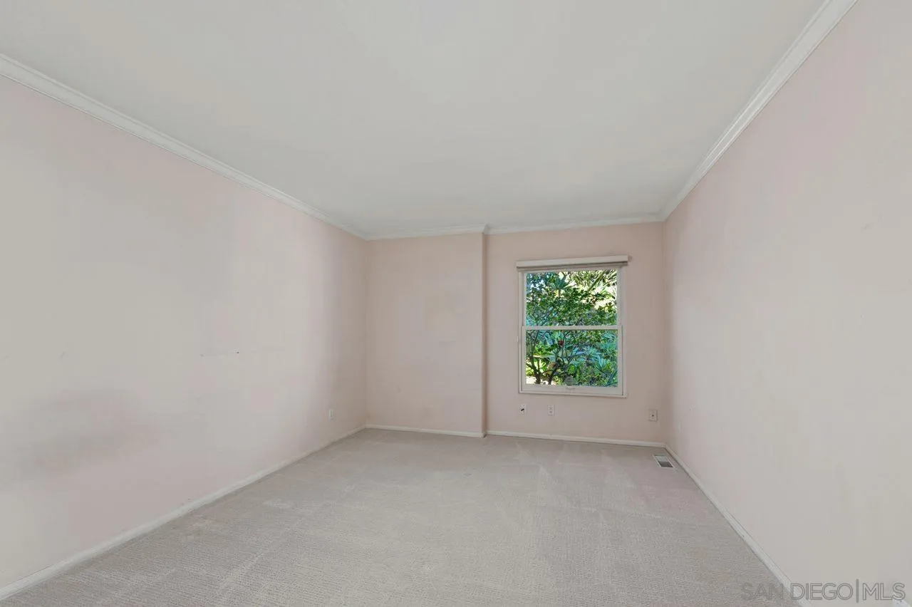 595 Rosecrans Street