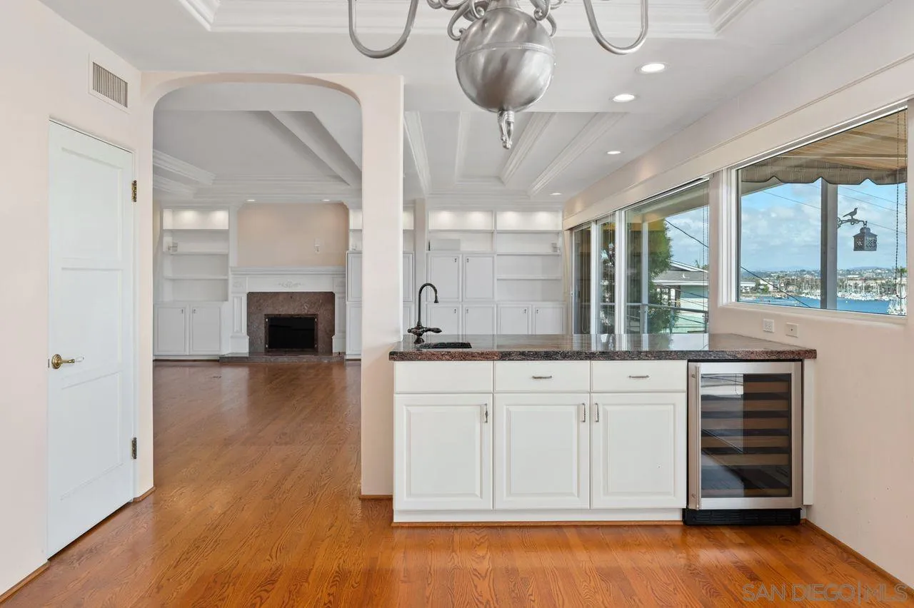 595 Rosecrans Street