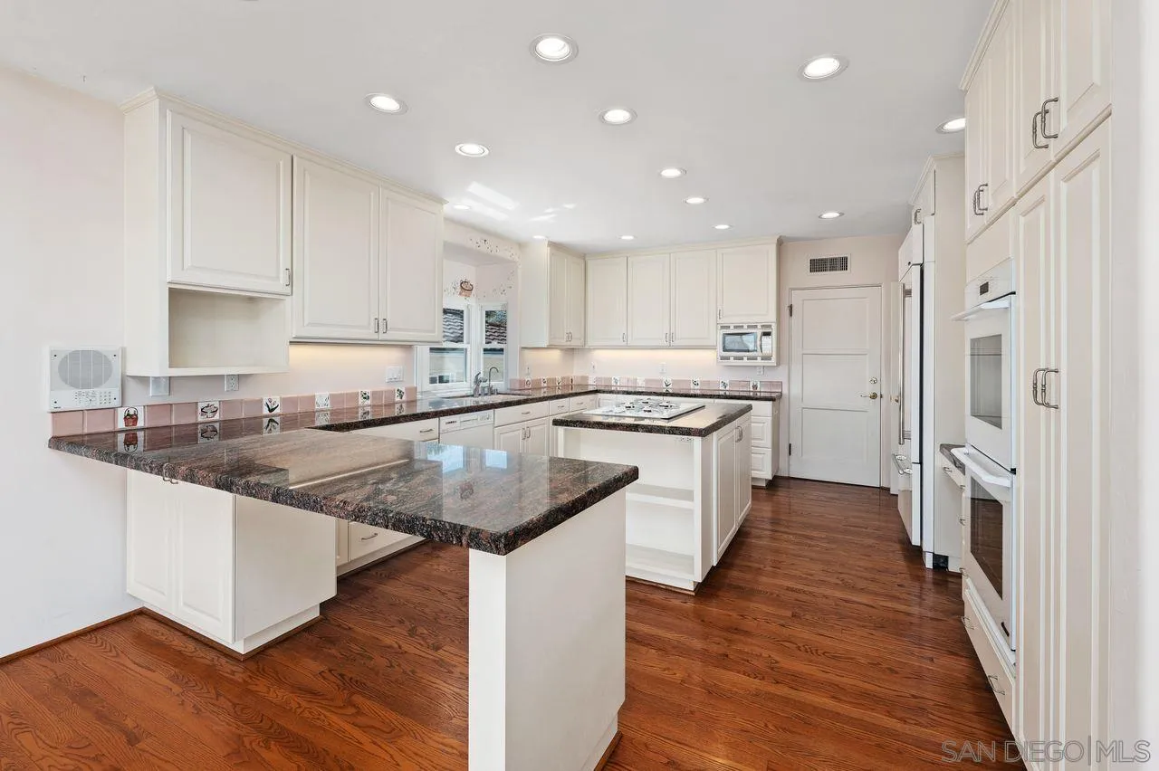 595 Rosecrans Street