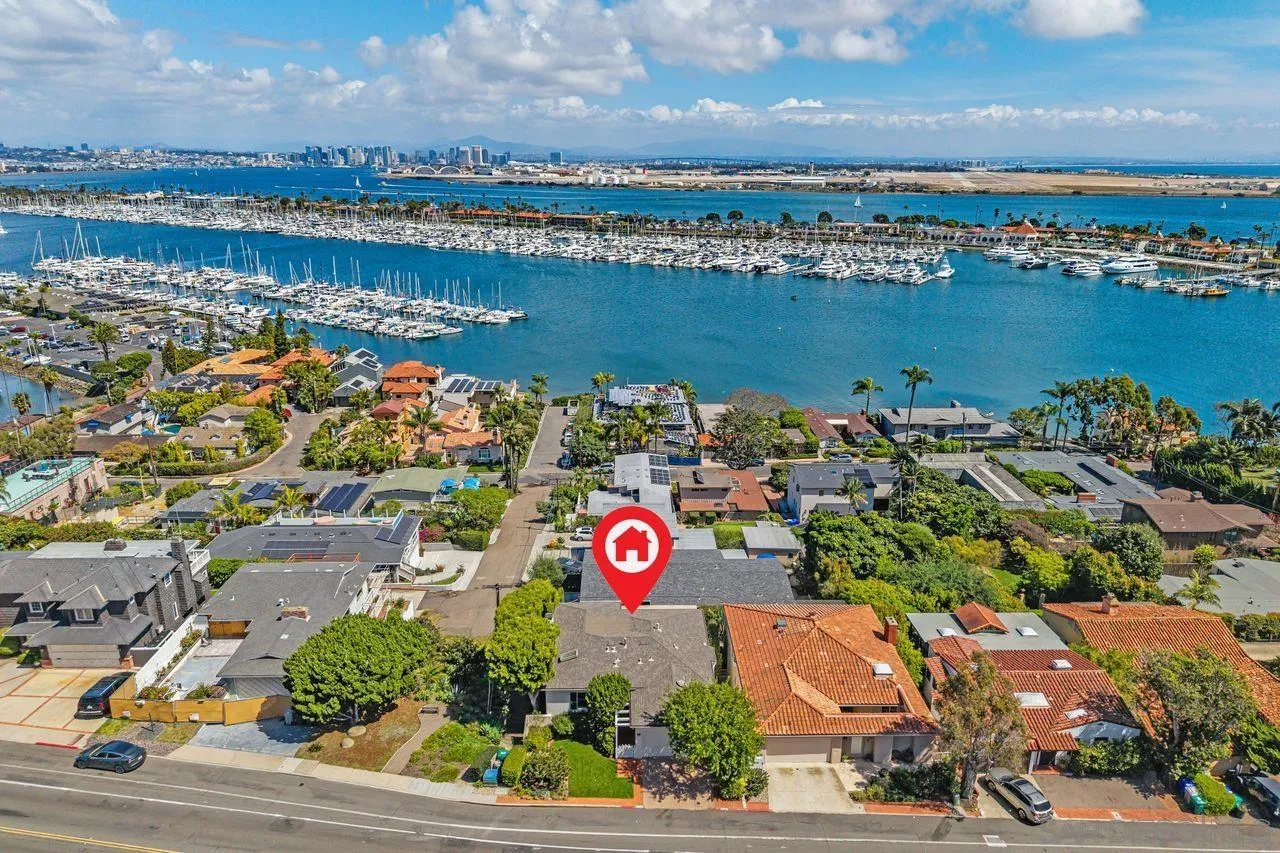 595 Rosecrans Street