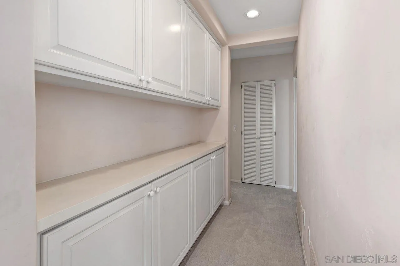 595 Rosecrans Street