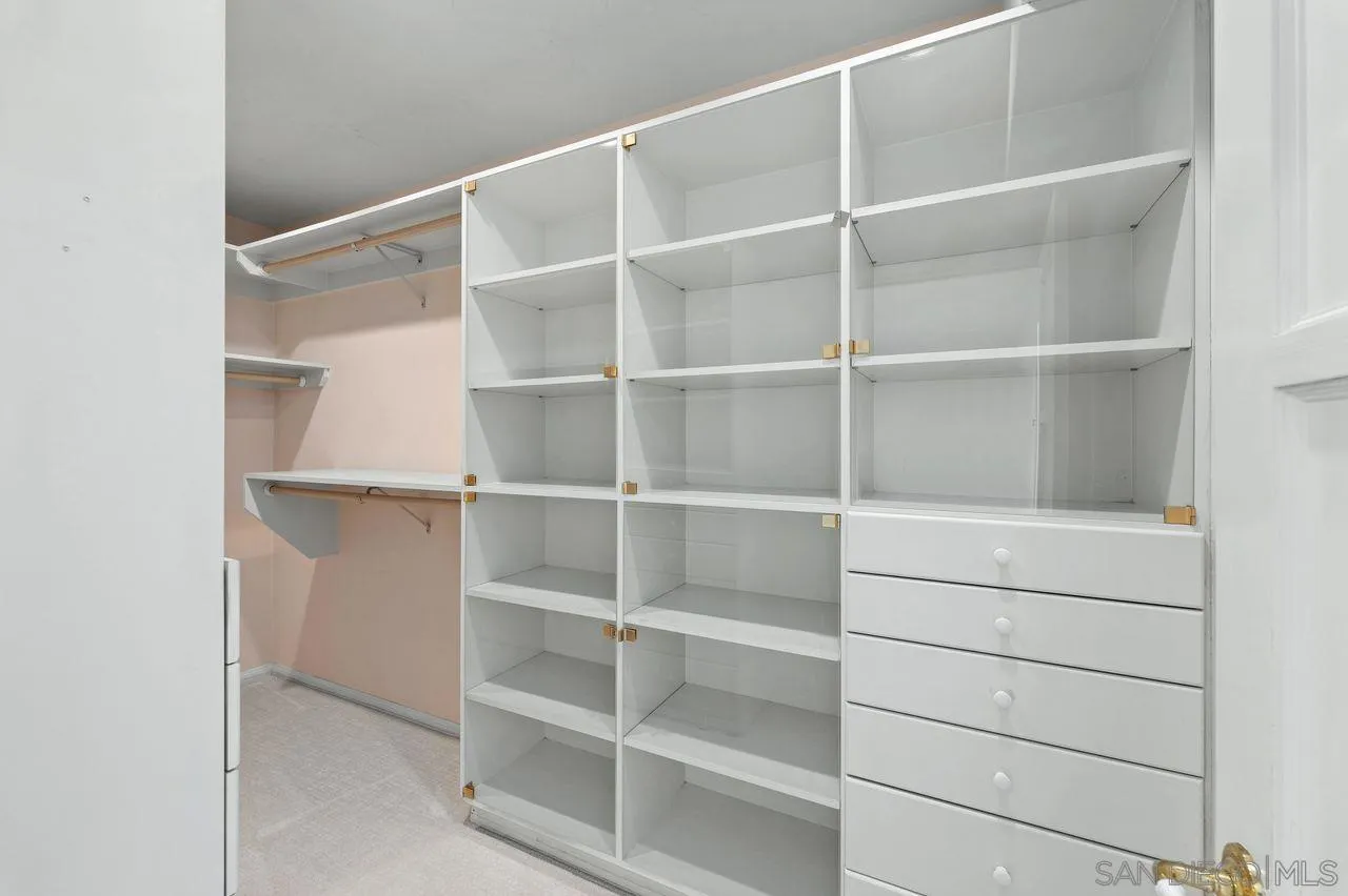 595 Rosecrans Street