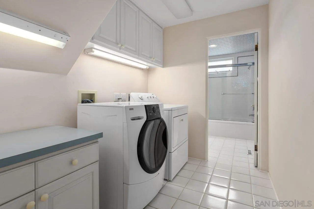 595 Rosecrans Street