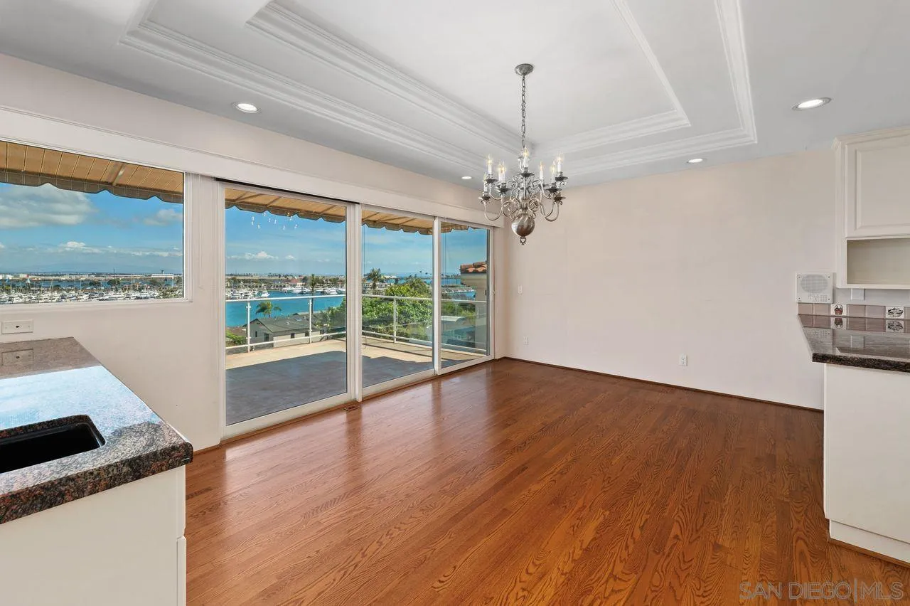 595 Rosecrans Street