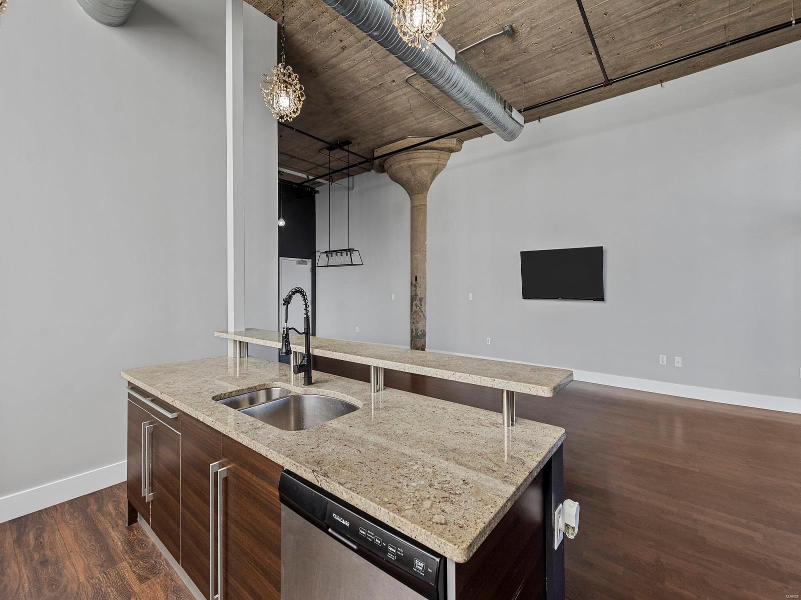 4100 Forest Park Avenue Unit: 524