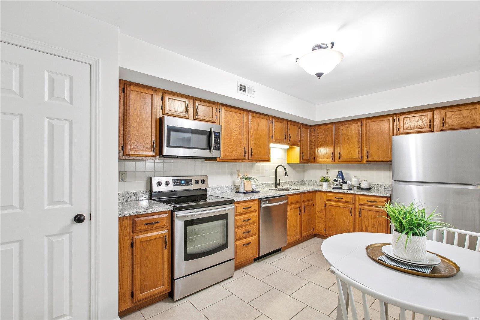 526 Sarah Lane Unit: 18