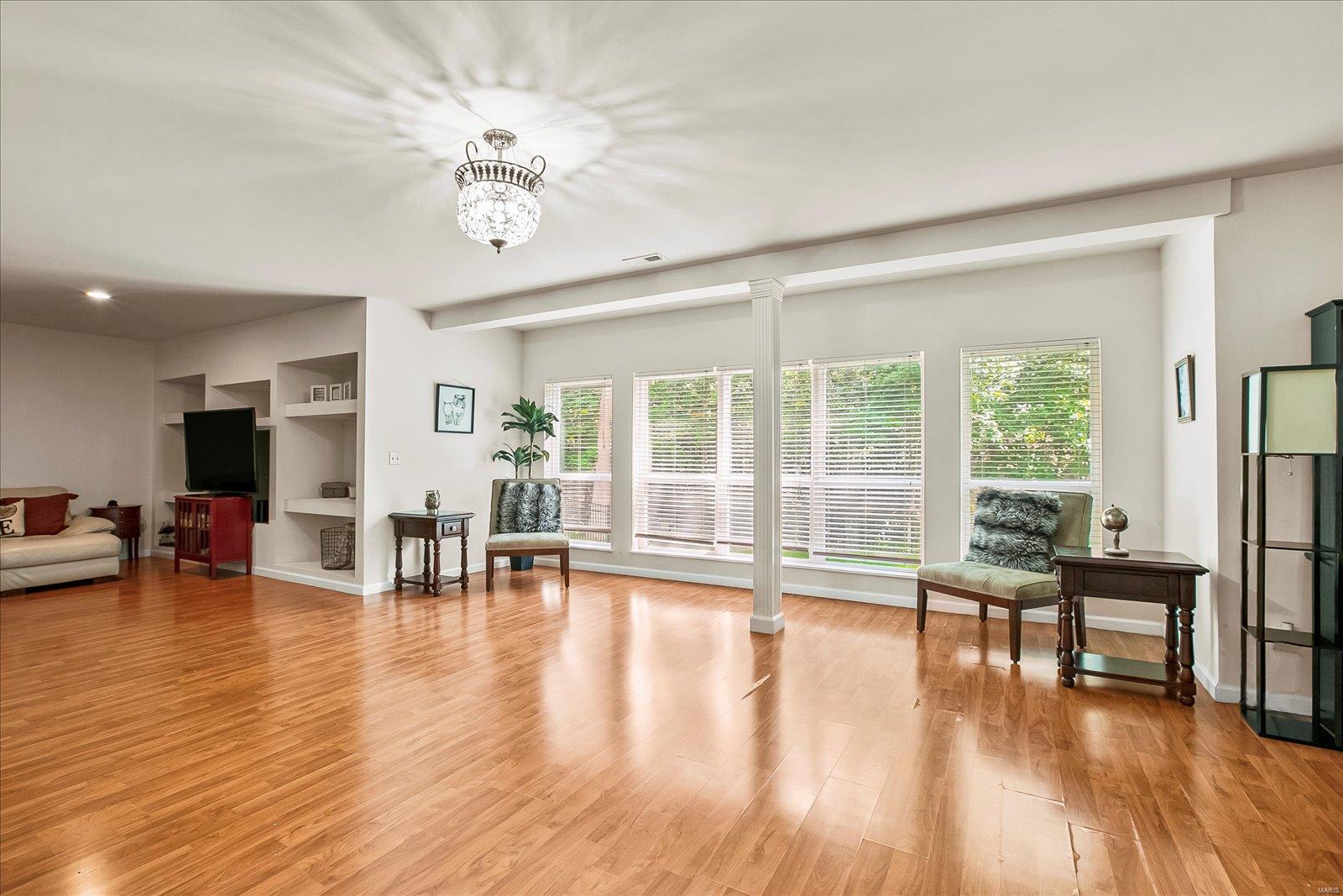 500 Hickory Manor