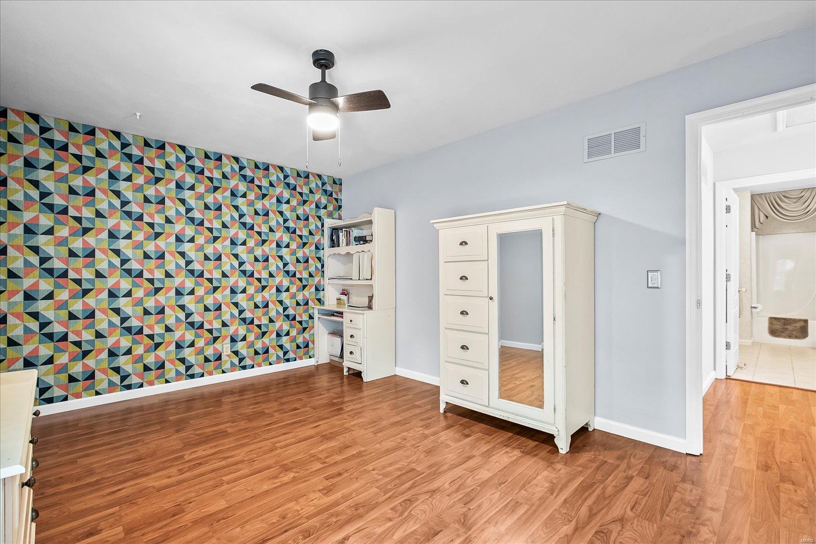 500 Hickory Manor