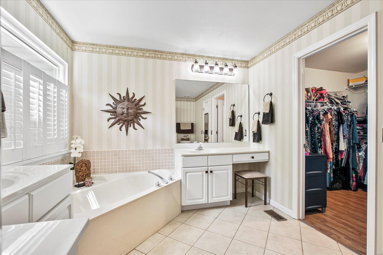 500 Hickory Manor