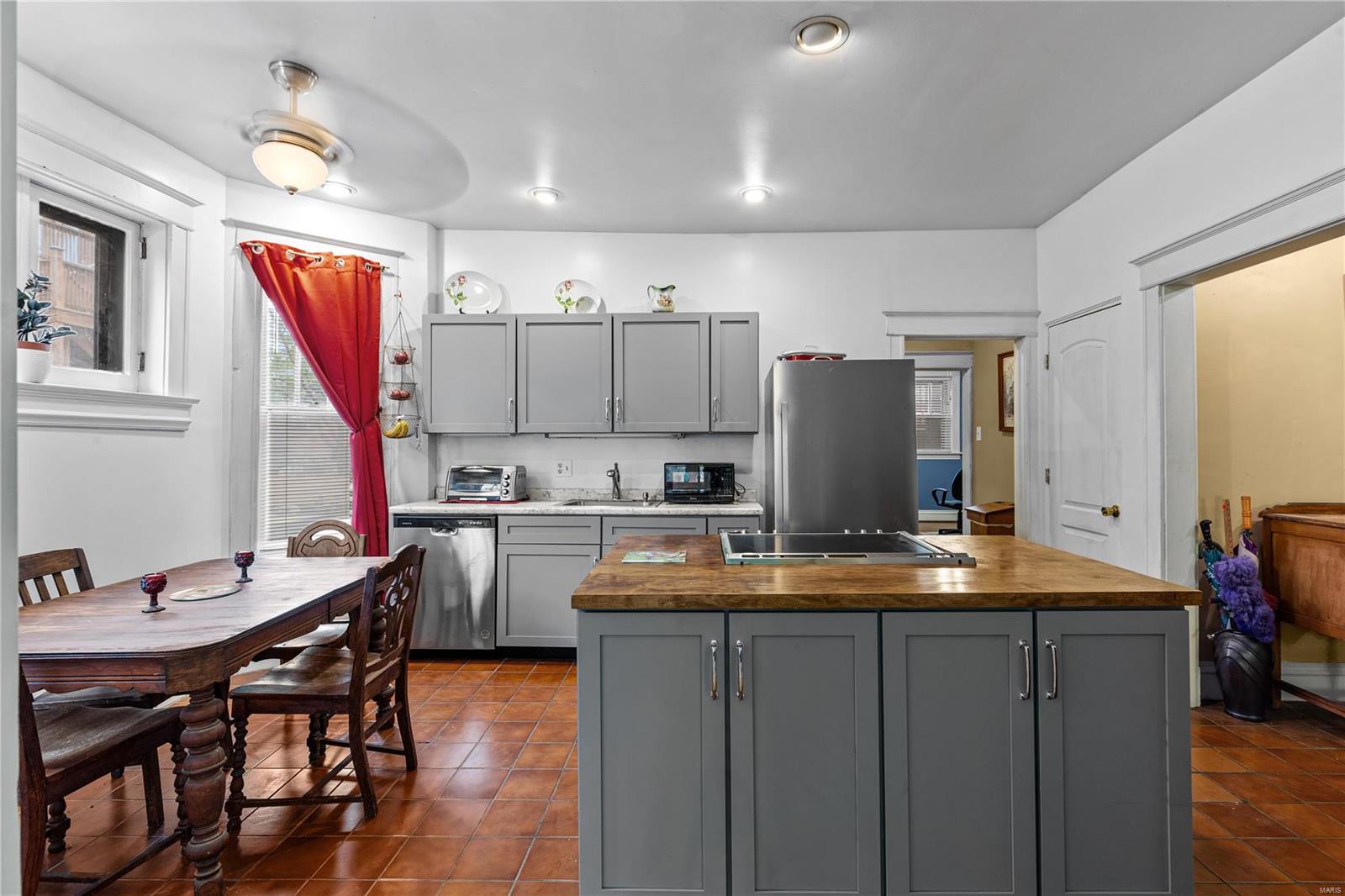 1716 Waverly Unit: 1A