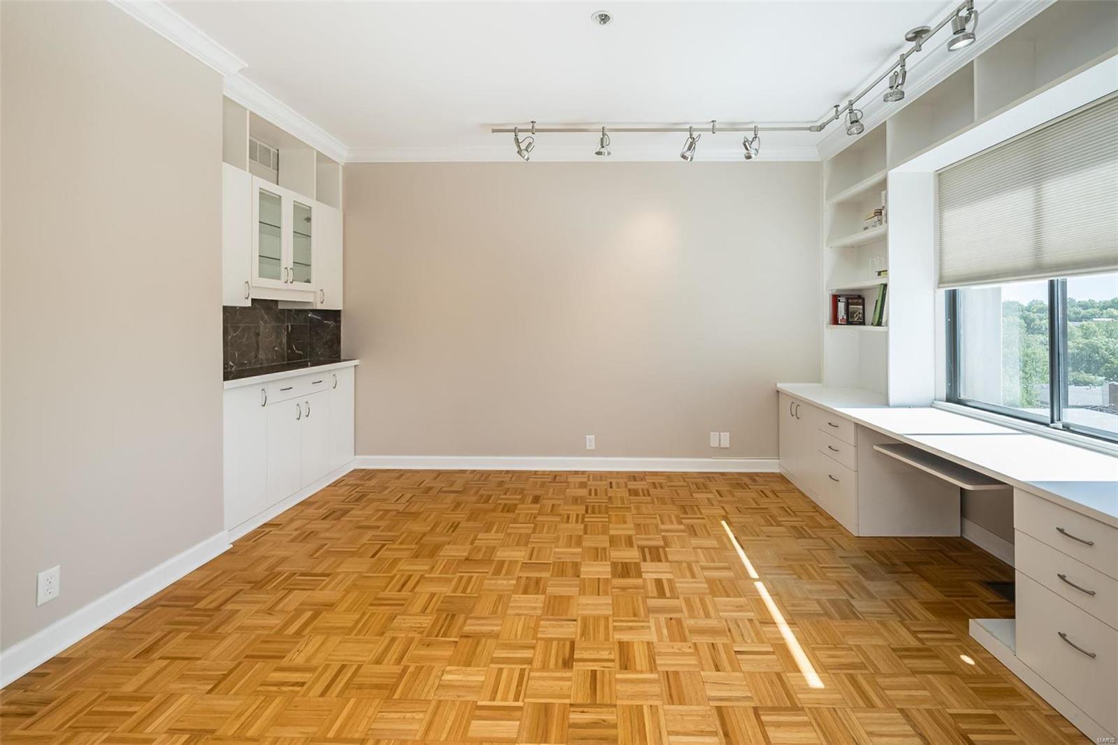 816 S Hanley Road Unit: 4D