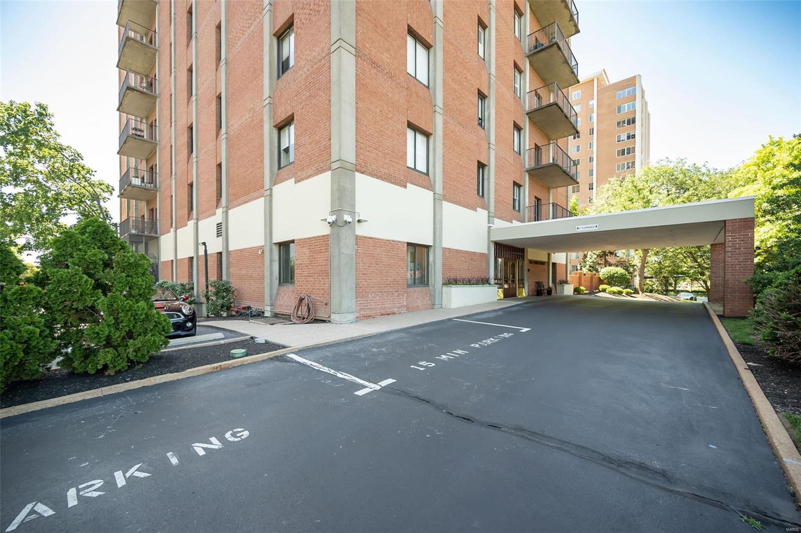 816 S Hanley Road Unit: 4D