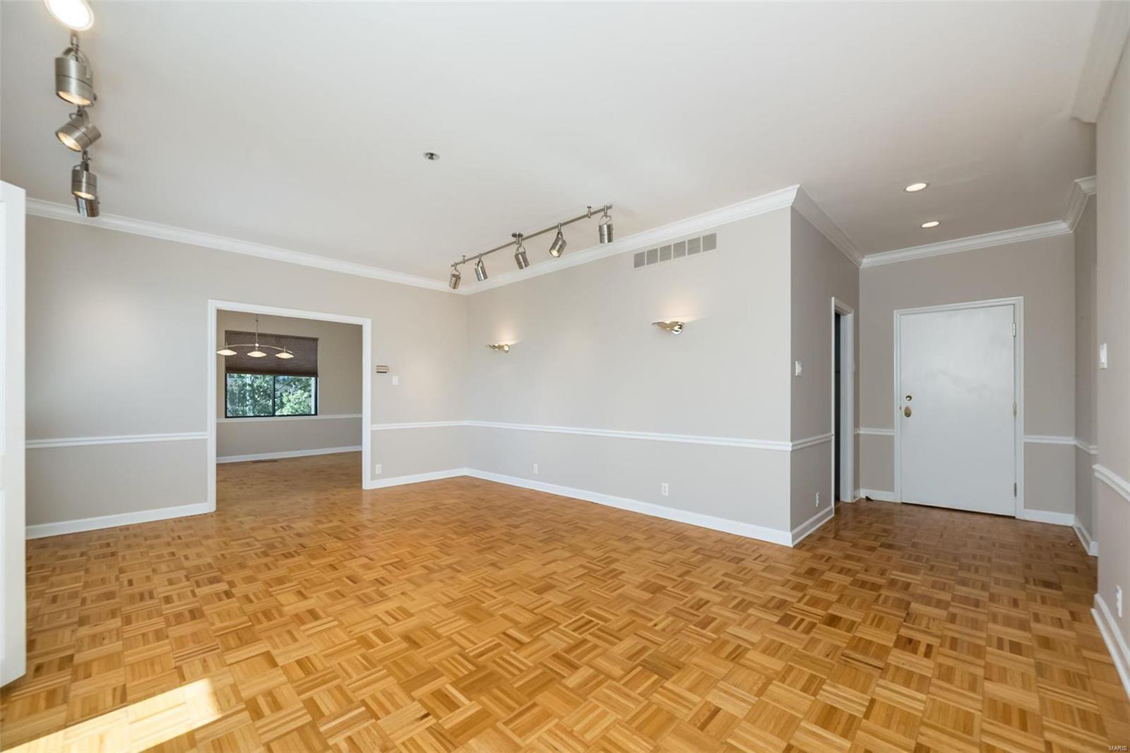 816 S Hanley Road Unit: 4D