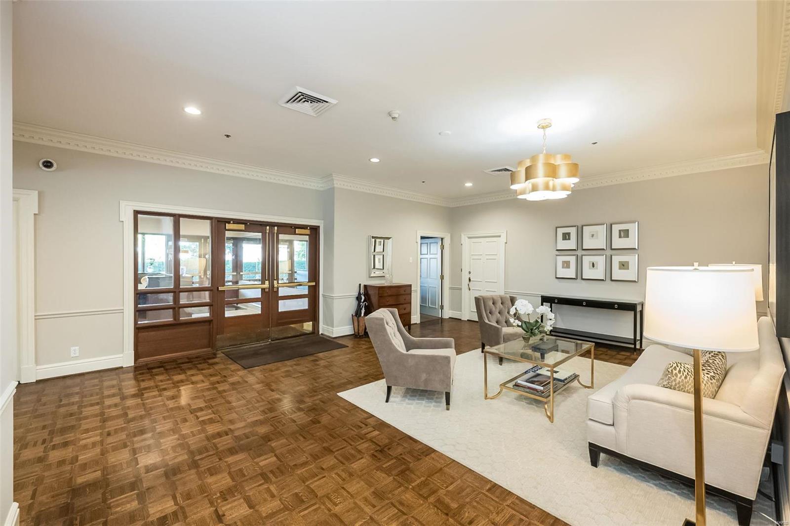 816 S Hanley Road Unit: 4D
