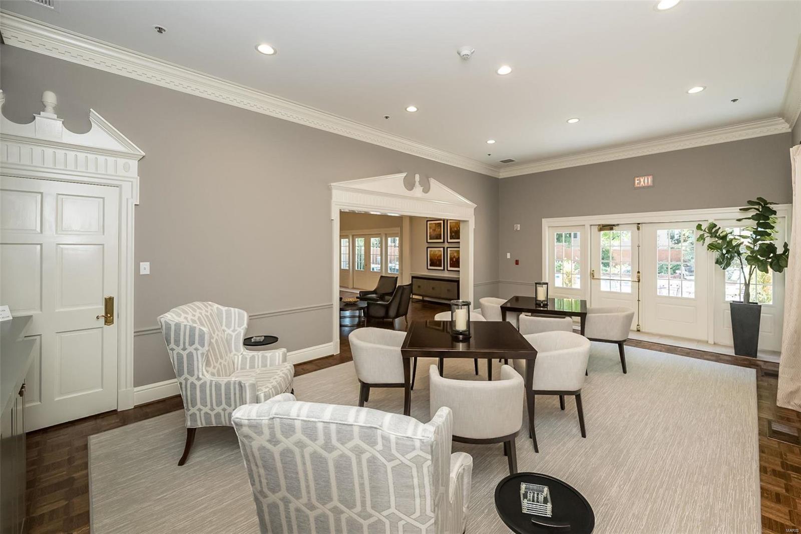 816 S Hanley Road Unit: 4D