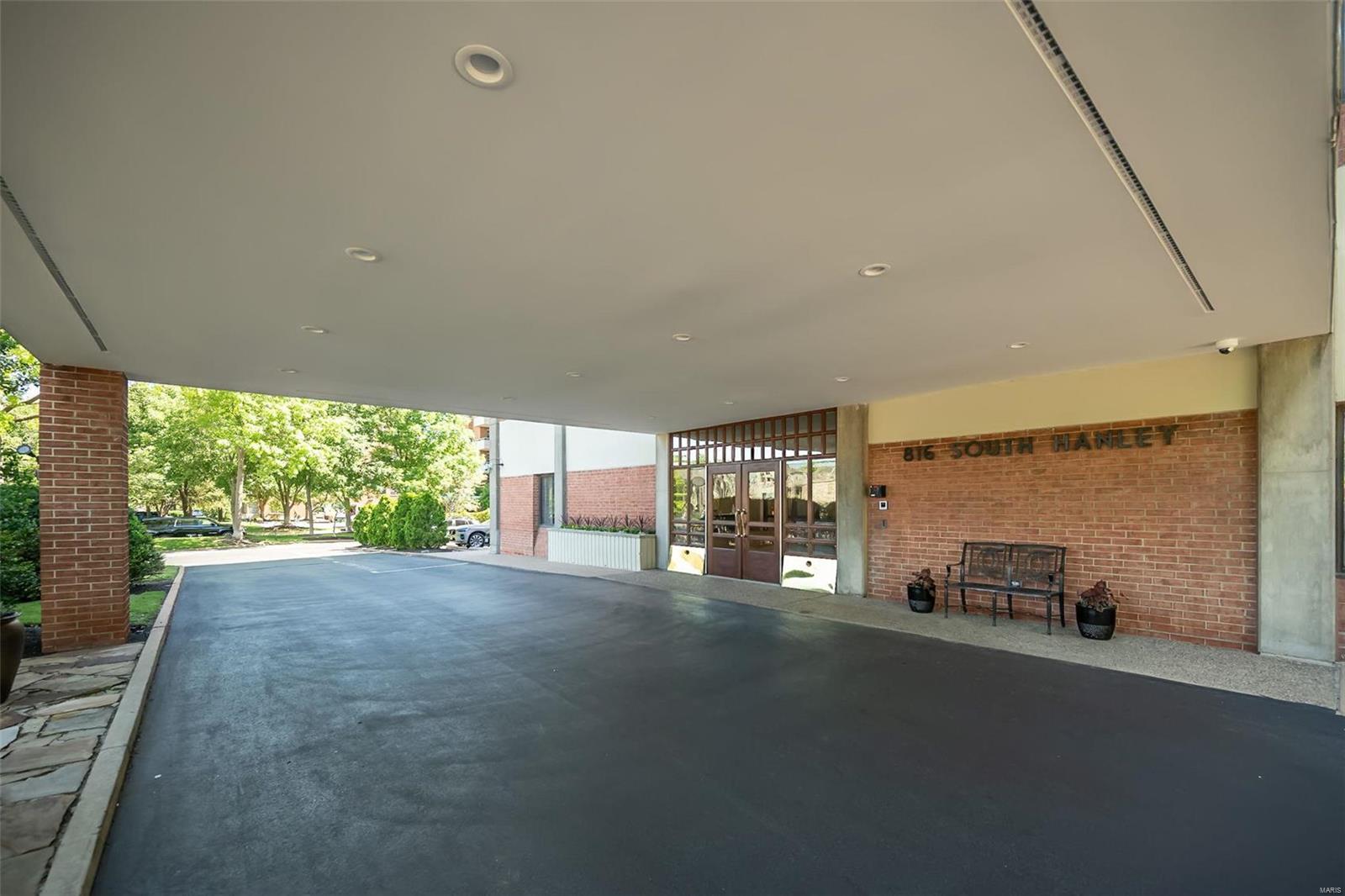 816 S Hanley Road Unit: 4D