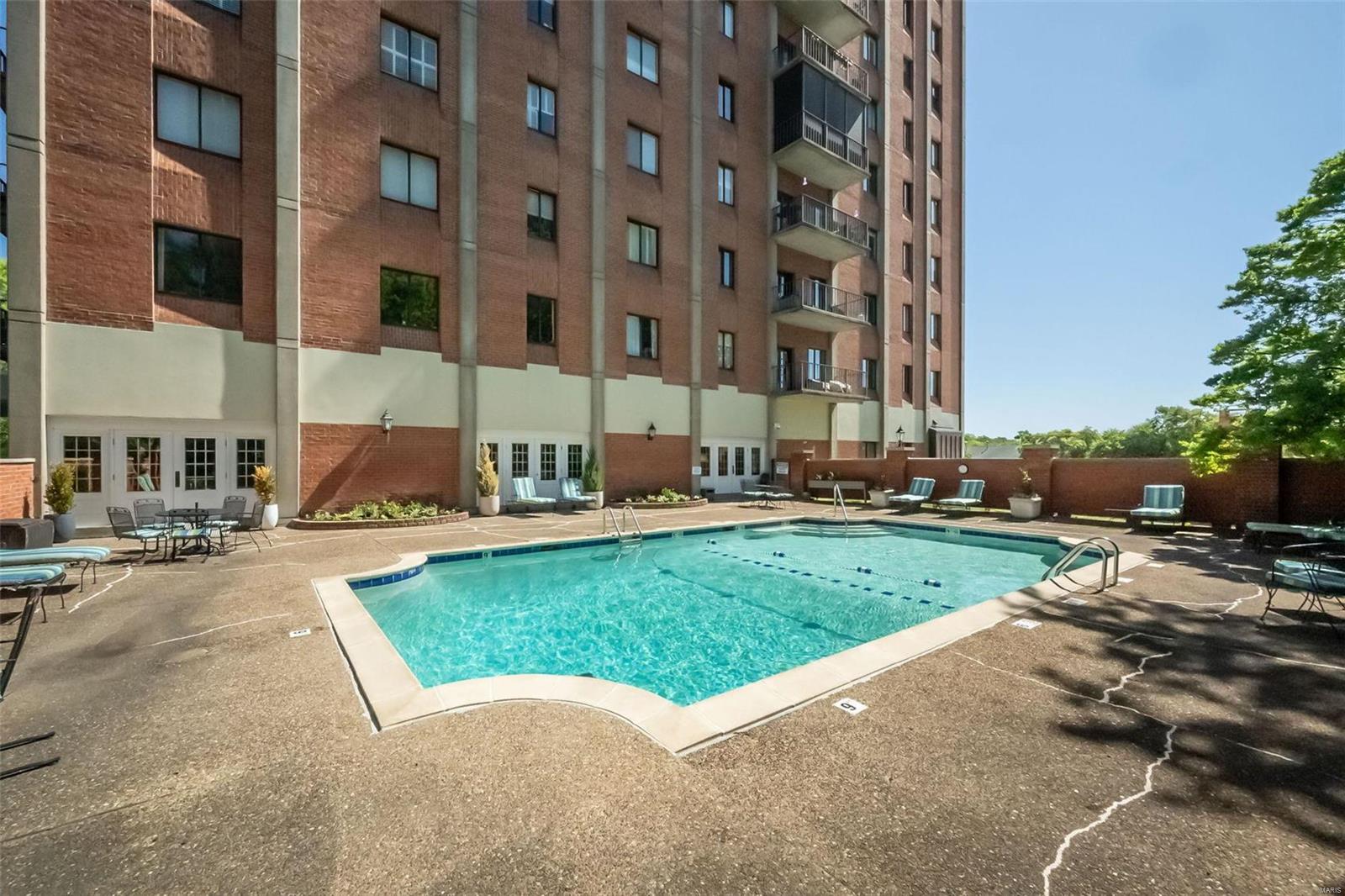 816 S Hanley Road Unit: 4D