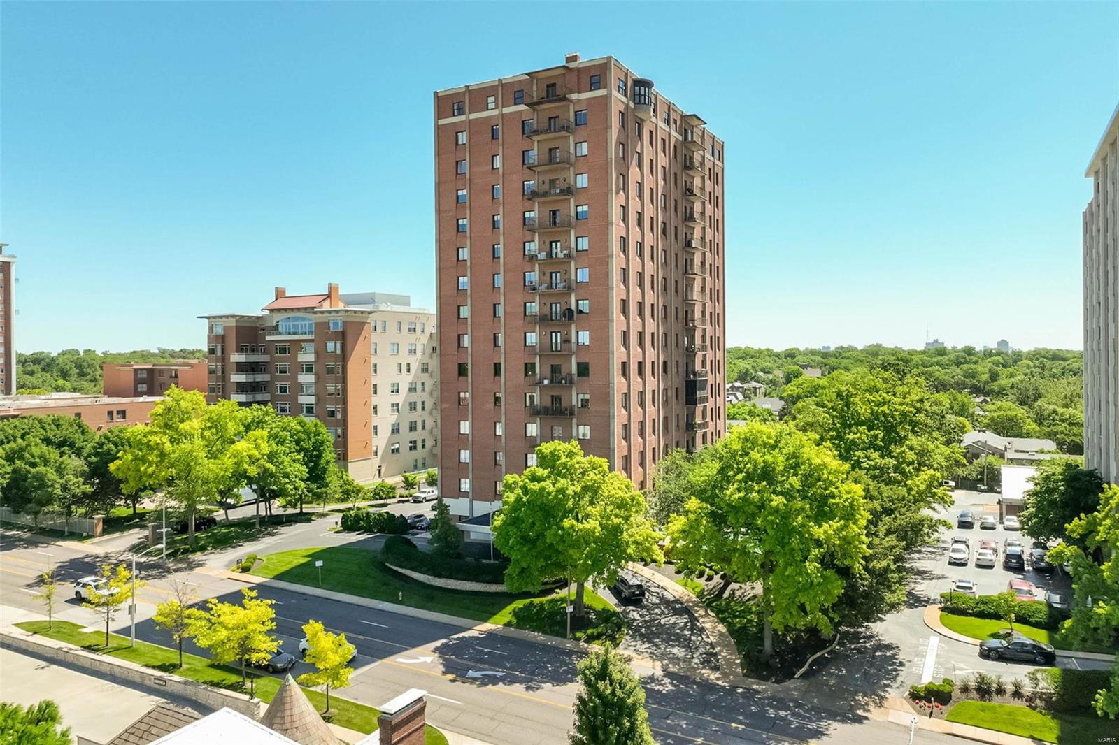 816 S Hanley Road Unit: 4D